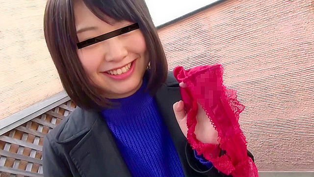 素人娘のオマ○コに今まさに密着している絶賛使用中の汚パンティー 12人4時間13分スペシャル