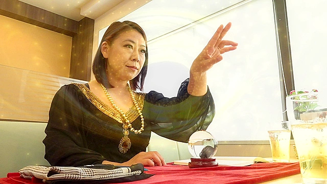 黒網タイツの五十路占い師再び！花観月先生のクソエロいSEXが忘れられないのでもう一度すべて見透かされた上で犯されたい