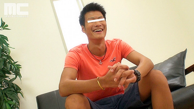 18歳体育会系男子が男初体験！戸惑いながらも若い肉棒はビンビン！