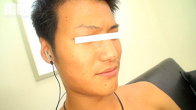 18歳体育会系男子が男初体験！戸惑いながらも若い肉棒はビンビン！