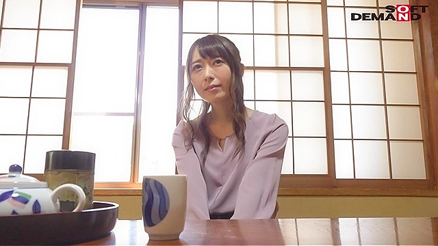 どこか儚げな顔で微笑んでいるけれど、本当は誰よりもスケベなんだろう？ 桜井萌 29歳 最終章 自宅から200m先の温泉宿で家族に隠れてこっそり不倫中出し
