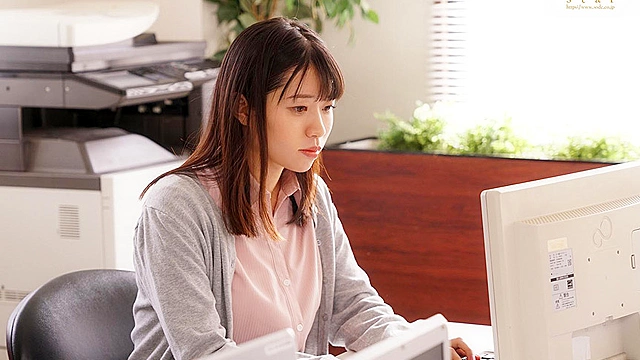 「本当の私は、エッチが大好きな変態です。」取引先のイケイケな男のセクハラがエスカレートして調○NTR 彼氏のいる地味OLが本能解放してイカされまくり絶頂開発！ 浜辺栞帆
