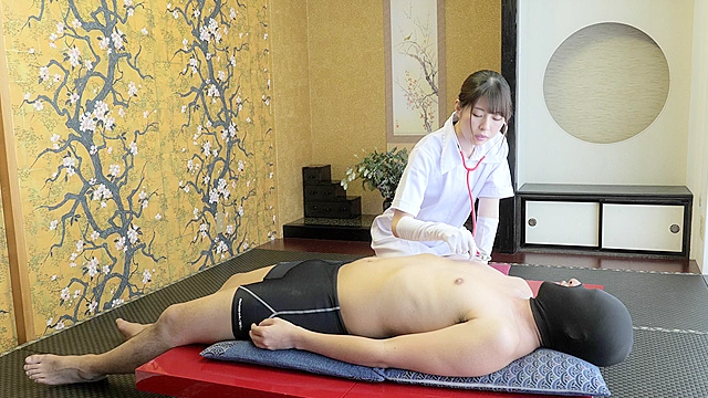 人気女優あおいれなチャンのナースでサテン手袋によるM男くすぐり診察！
