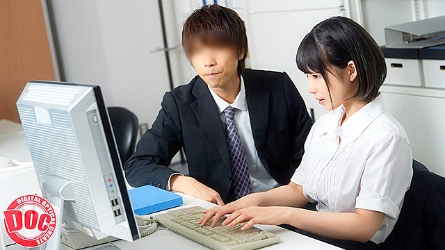 「終電ないならウチくる？」残業で終電を逃がしてしまった俺は誘われるがまま家にお邪魔する事に。いつも会社で見るスーツ姿とは違うゆるい部屋着姿に興奮してしまい… VOL.2