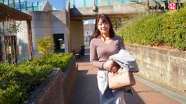 どんなに忙しくても家事と育児は欠かさない子育て奮闘ママ 澤村かんな 24歳 AV DEBUT