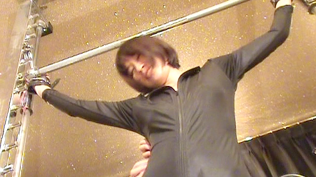 ボンテージ女王様くすぐり対決