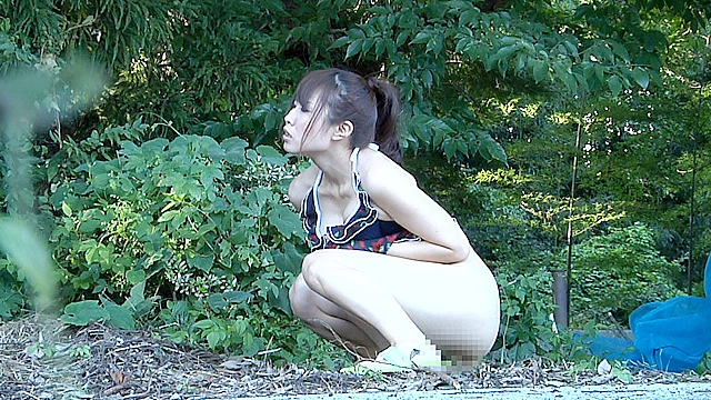 脱糞○撮03 海の家の裏で我慢しきれず脱糞 3名