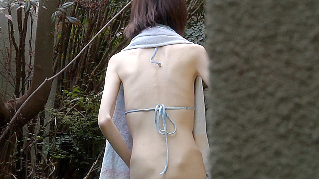 脱糞○撮03 海の家の裏で我慢しきれず脱糞 3名