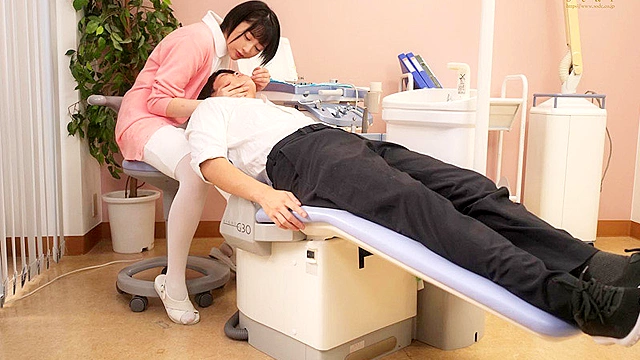 キス魔な歯科助手夏目さん、治療中も治療後も患者様を強引ベロチュウで誘い、痛みも飛ぶほどの性交で精液絞り取る 夏目響