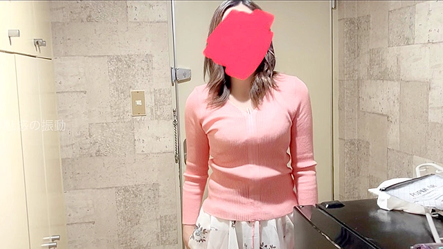 マンションの隣の部屋に超絶美人が引っ越してきた！引越し挨拶に来て脚見てませんか？とイチャモンつけられて電気アンマで逝かされたんだけど！