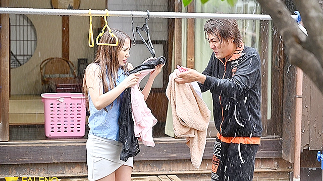 突然濡れて…ぐしょ透け姿と素顔を晒して犯され続けた人妻 友田彩也香