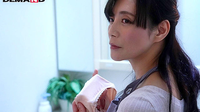 僕は○○部屋おじさんです。母で性欲処理をすませています。桃色かぞくVOL.14 平岡里枝子