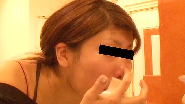 女性の顔に、水性マジックでいたずらを書くと嘘を言って油性マジックで書いてしまいました！ パート3