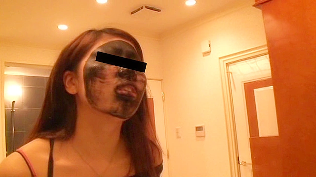 女性の顔に、水性マジックでいたずらを書くと嘘を言って油性マジックで書いてしまいました！ パート3