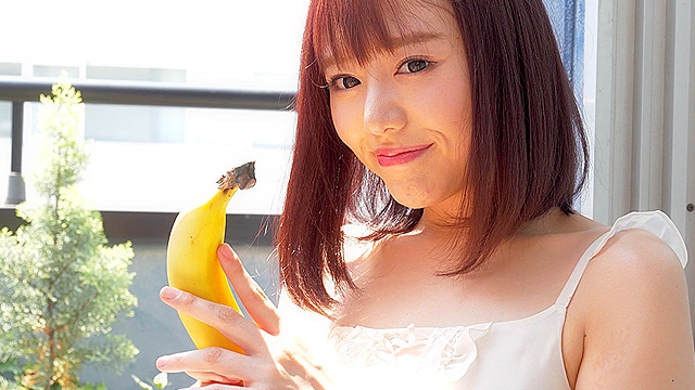 とっても可愛い巨乳大人気女優 浜崎真緒チャンの舌ベロ動画＆オナニー！
