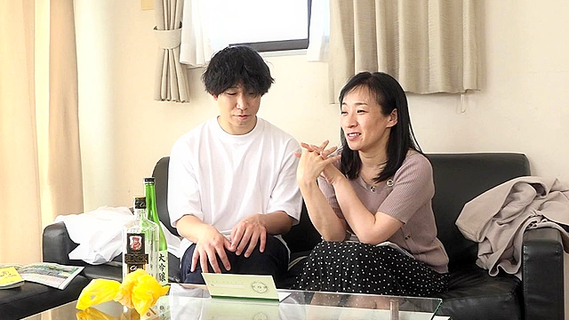 面倒見が良すぎるアパートの管理人のおばちゃんはポコチンの世話もしてくれるのか（13）
