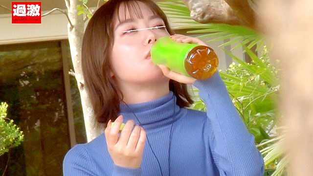 クスリを飲まされ女体炎上！人目も気にせず全裸オナニーでイキ漏らす野外アクメ女 敏感剛毛JD