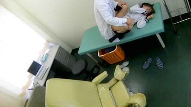 あどけなさの残る少●に陰部を露出するなりすまし医療従事者○撮4