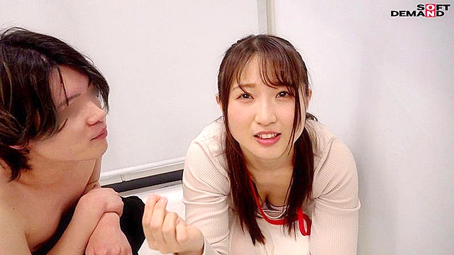 小柄で癒し系キャラが野球拳★デビュー SOD女子社員 ハダカになるより恥ずかしい脱ぎキャンBOX野球拳 編成部 新卒1年目 山口由愛