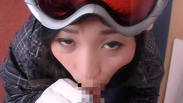 スキー場でウェアを着たままSEX＆ぶっかけ！