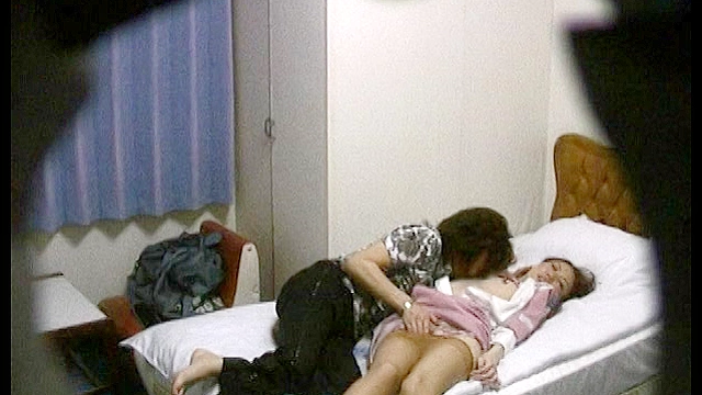 ビジネスホテル受付嬢を口説いて部屋FUCK○撮