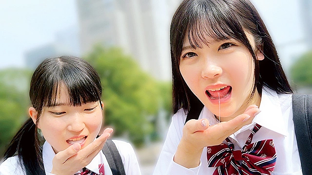 田舎からやって来た修学旅行生に東京観光ごっくんデート 精子を口に入れたままドキドキ散歩 周りに気づかれないようにごっくん 人生初の羞恥プレイでまさかのおま○こビチョビチョ！最後は心行くまで初めての4PSEX！！