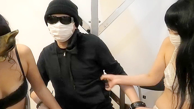 痴女2人に長時間22分間ノンストップくすぐりの刑にかけられた羨ましいM男！