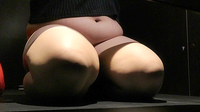 【漫喫オナニー○撮】デブ専必見！ぽっちゃりムッチリ爆乳が手とオモチャで自慰行為。