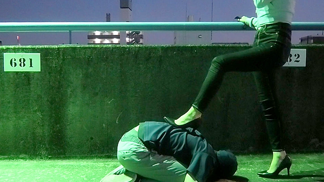 ゆりな様＆美瑠様のM男いじめ