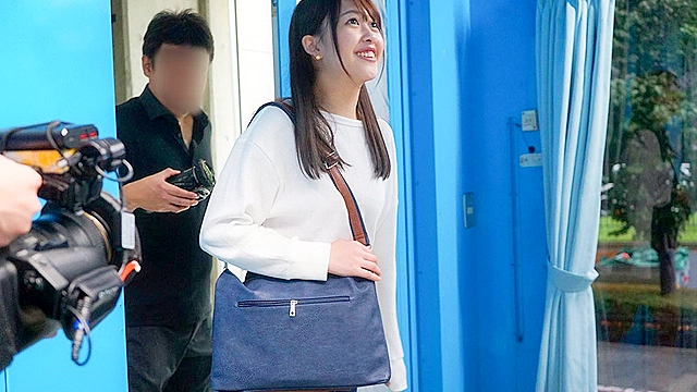 三田杏×マジックミラー号 ミラー越しに友達が見ている前で超恥ずかしいSEX