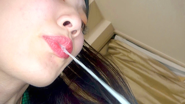 唾と咀嚼 M男を唾液で溶かす女王様 サラ女王様