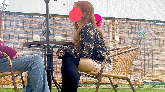 久しぶりにお会いしたX女王様にオープンカフェのテーブル下で電気アンマされて逝かされたんだけど！