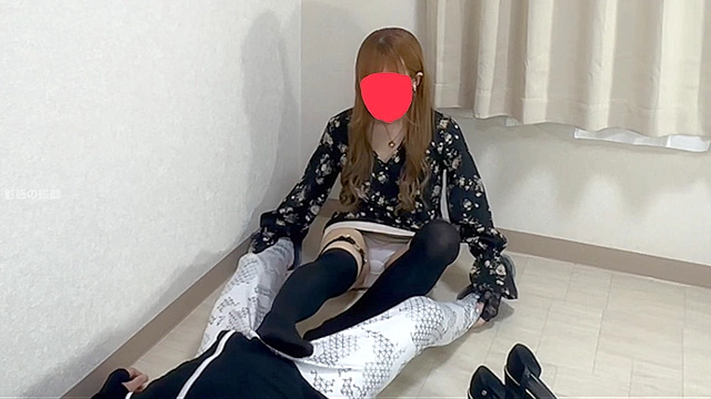 久しぶりにお会いしたX女王様にオープンカフェのテーブル下で電気アンマされて逝かされたんだけど！
