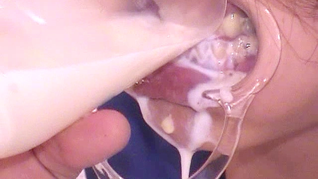開口で食事01