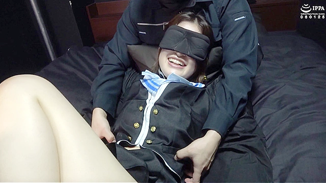 CAさんには我慢強さも必要！ 体制維持で我慢くすぐり！