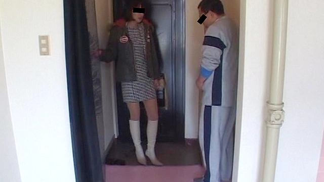 長身美脚奥さんが借金をネタに家庭の不満をダメ男で発散
