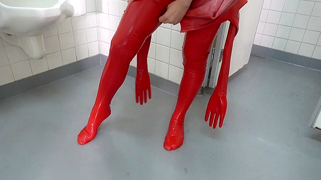Rubber Enclosure Fetish～ラバー3P公衆トイレでラバー調○～