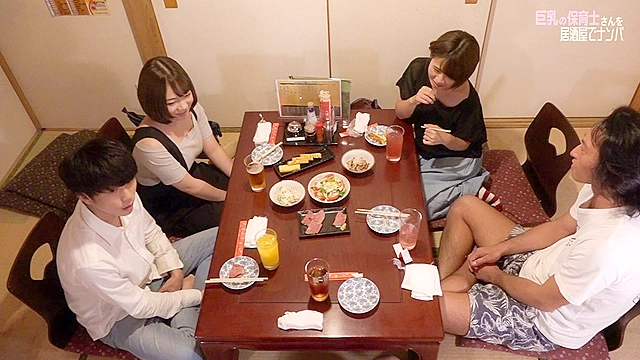 巨乳の保育士さんを居酒屋でナンパ～酔ってスケベな本性丸出しの女たちとナマ中●しSEX