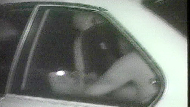 ○撮 不自然に揺れる車の中では…