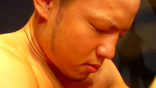 総合格闘技をしているイケメンのんけが女と性行為！！