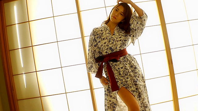 華彩なな 相部屋ホテル ～美人上司と部下の出張先での愛の物語～
