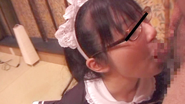 素人投稿 飲尿ごっくんメイド りの18歳