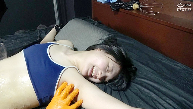 「四肢拘束で小動物系女子の本気の抵抗をシャットアウト！ イヤなのに身体が反応しちゃうくすぐったさ！」WAKA-051 天乃のあ（7）
