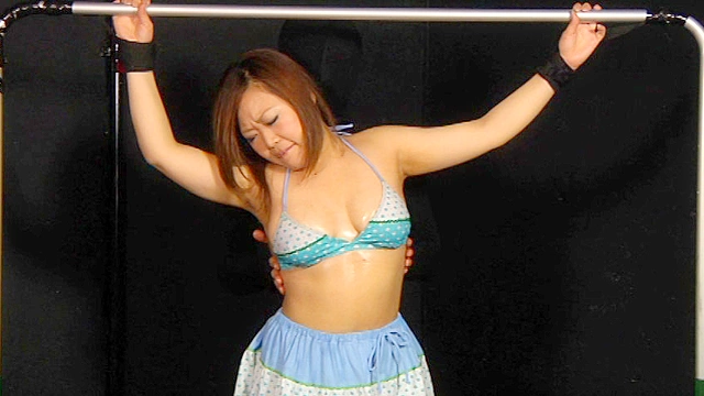 グラビアアイドル くすぐり悶絶ビデオ