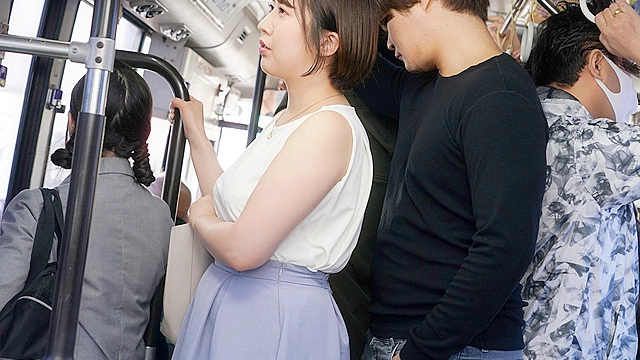 背後から首筋・耳・うなじを舐められ続け無意識にチ○ポを触ってしまったショートカット美淑女はヤられても拒めないVOL.1 潮吹きビショビショ巨尻OL