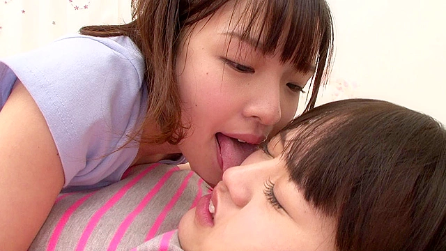 グータラ妹にお仕置き！Sっ気お姉ちゃんの鼻舐め口臭嗅がせレズ  宮沢ゆかり 葉月もえ