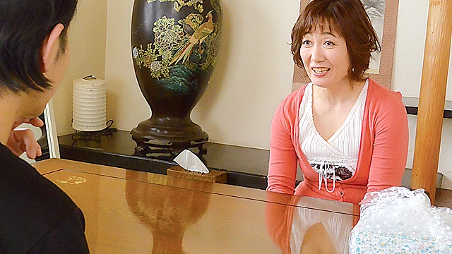 51歳デカ尻の母 に会いに行ったら、Tバックを履いていてビックリした話…広島の熟母 高松かおり