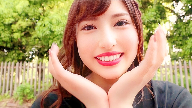 爆乳女子 突けばバインバインと揺れるデカ乳！厳選美人12名