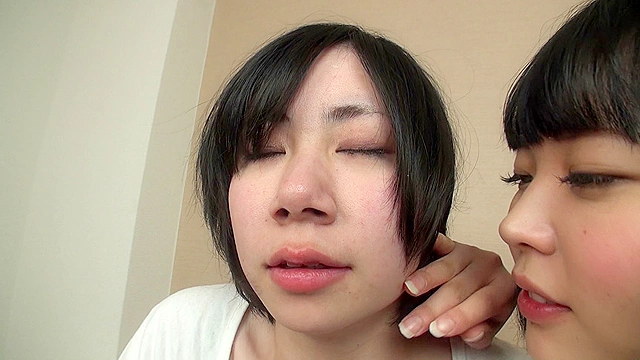 ベロ接吻鼻舐めレズ いとう凜＆川越ゆい