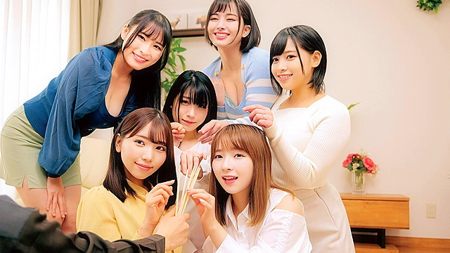 仲良し6人組のママ友さんたち！童貞君と王様ゲームしてみませんか！？絶対旦那には秘密のHなゲームに年甲斐もなく大興奮！旦那とご無沙汰な欲求不満妻を独り占めでハメまくり！中出しし放題！人生最初で最高のハーレム筆下ろし大乱交！in板橋区●●幼稚園のママさんたち